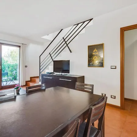 Luxurious Holiday In Lombardy With Shared Pool 波尔佩纳泽德尔加尔达