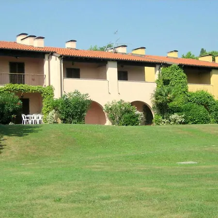 Luxurious Holiday In Lombardy With Shared Pool 度假居 *